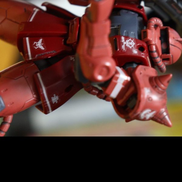 シャ、シャアだ…！赤い彗星だ…！