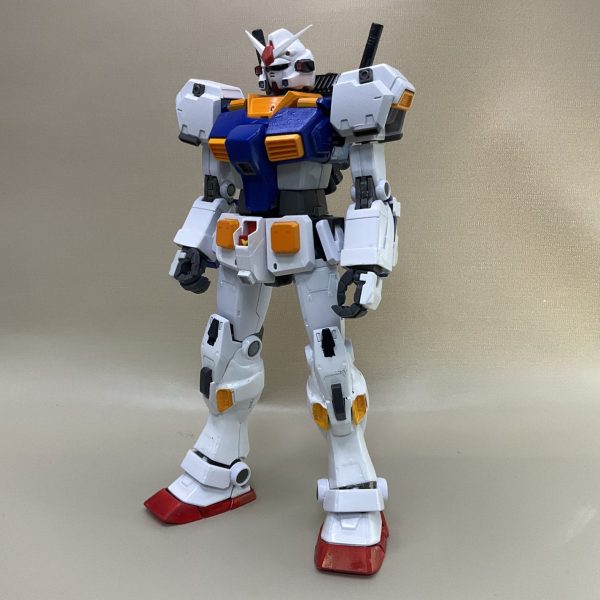 ガンダム1号機から7号機を1／100で作成ミッション4号機5号機を飛ばして、6号機と7号機を作成しているところです。1枚目のデザインを参考に、オリジン版ガンダムをベースに作成中圧倒的にテクニック不足( ´Д`)y━･~~（1枚目）