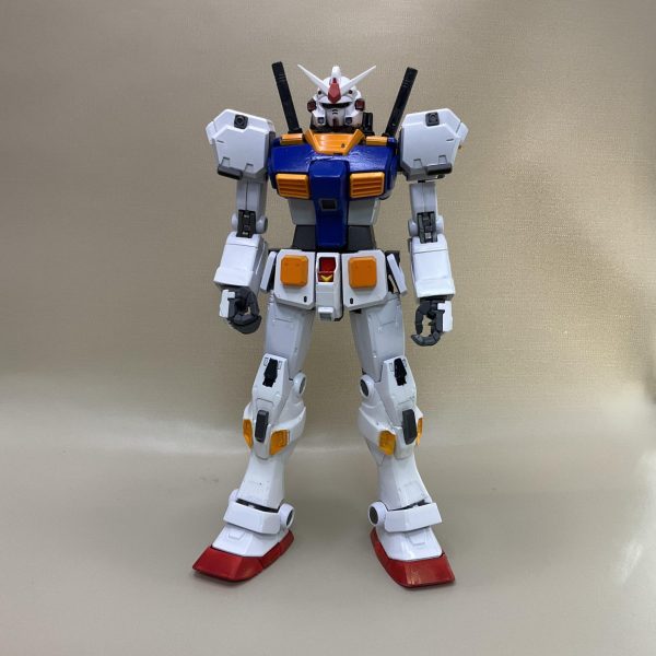 ガンダム1号機から7号機を1／100で作成ミッション4号機5号機を飛ばして、6号機と7号機を作成しているところです。1枚目のデザインを参考に、オリジン版ガンダムをベースに作成中圧倒的にテクニック不足( ´Д`)y━･~~（3枚目）