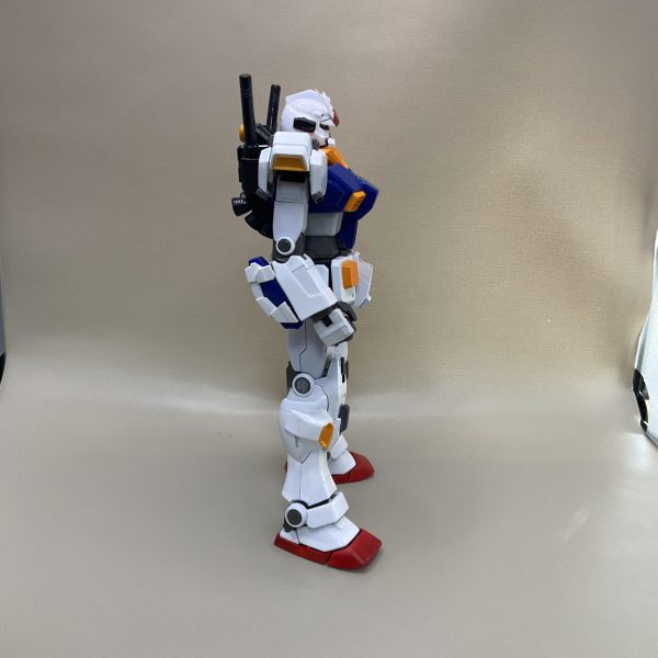 ガンダム1号機から7号機を1／100で作成ミッション4号機5号機を飛ばして、6号機と7号機を作成しているところです。1枚目のデザインを参考に、オリジン版ガンダムをベースに作成中圧倒的にテクニック不足( ´Д`)y━･~~（4枚目）