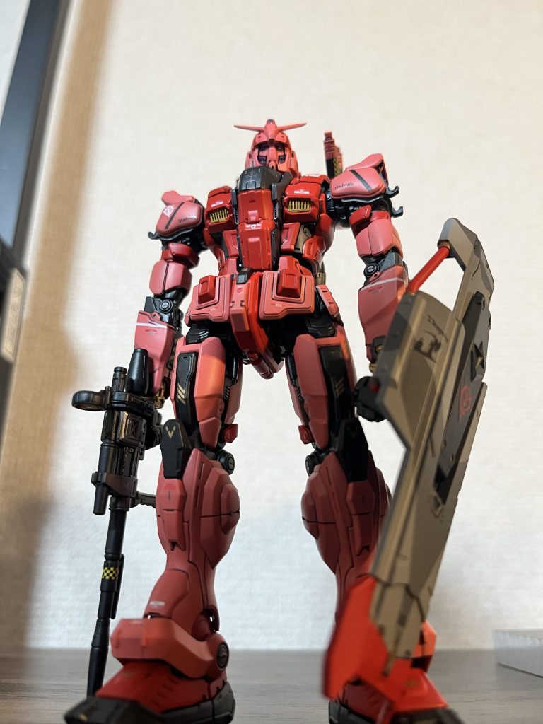 トップコートしていたのにも関わらず、墨入れ時、至るところがエナメル割れしてヒビだらけになりました。顔や手首は割れてバラバラになりました。なんでだろう泣きそう。プラスチックの材質なのか腕が悪いのか、腕だろなー。これも味だと割り切ります。