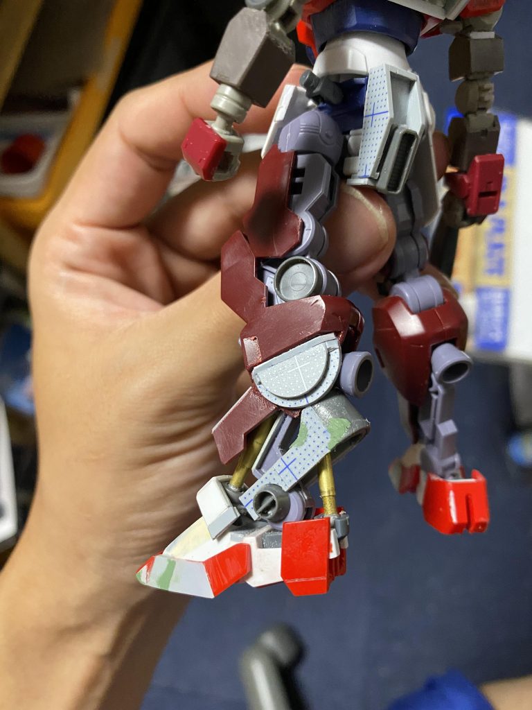 足のシリンダーは真鍮パイプで動く様にしていますが、良く外れるので固定でも良かったなと…