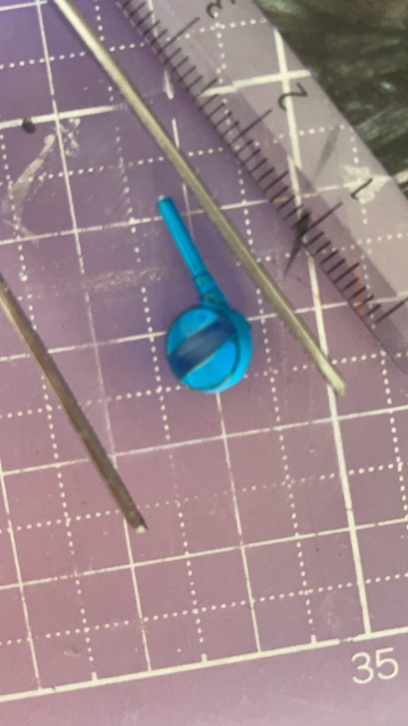 3️⃣【悲報】トップコートかけ中にアンテナ折れる