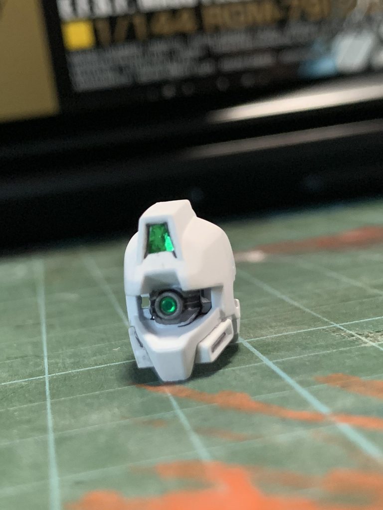 カメラ部分にはカスタマイズマテリアルの3Dメタリックシールを張り付けましたが、緑ON緑で分かりにくいです。