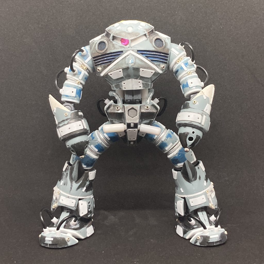 いろいろぶった斬って、プラ板挟んで拡張、プラ板ペタペタ貼って装甲アップ!