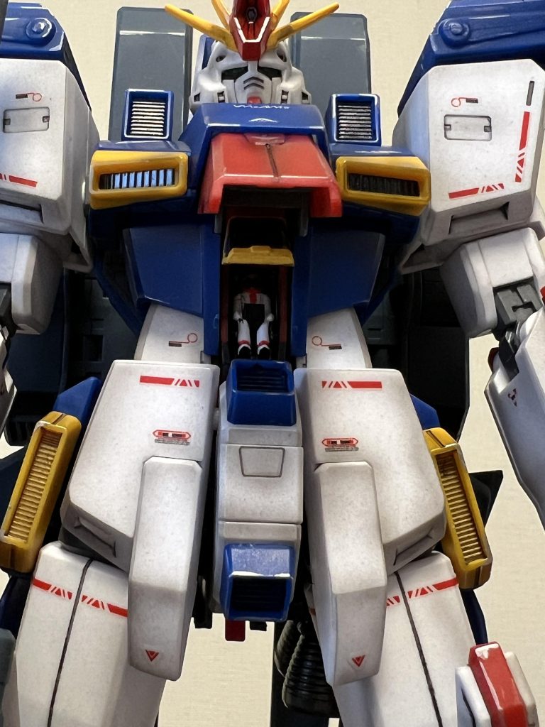 ちょっと暗いですけど、ジュドーが乗ってます。