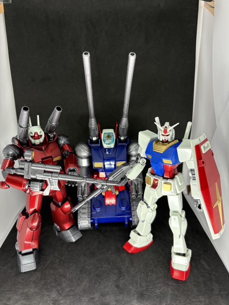V作戦揃いました😁それぞれのイメージは、ガンダムは軽く、機動性をガンキャノンはマッジブで重装甲ガンタンクは重装甲で鈍重カラーリングです。ご視聴ありがとうございました😊