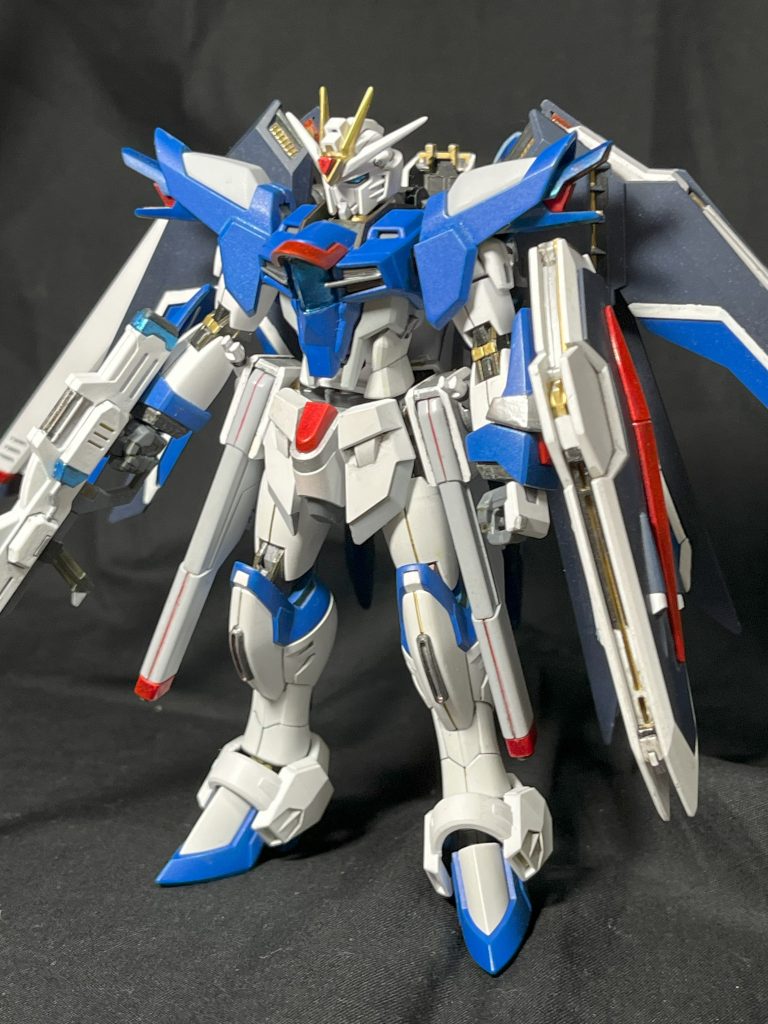 メタルロボット魂の質感を目指しました。