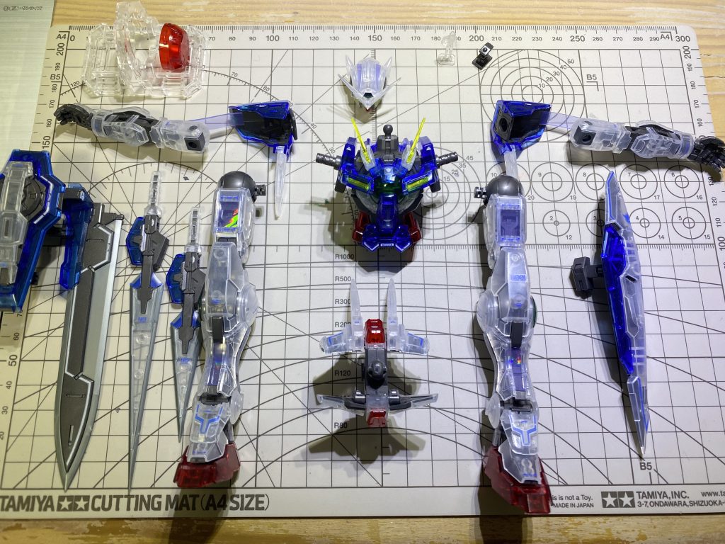 デカール貼り終えた様子。ドライデカールだったので時間がかかりました。