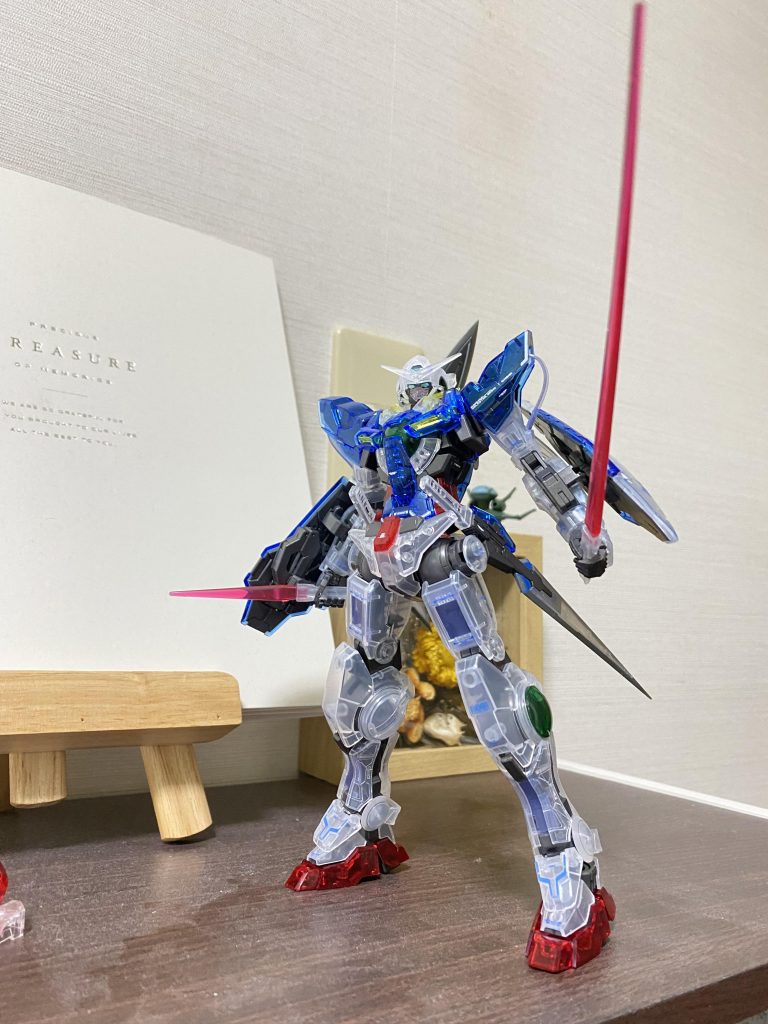 サーベルとダガー持たせてみたのが思ったよりかっこよかった!