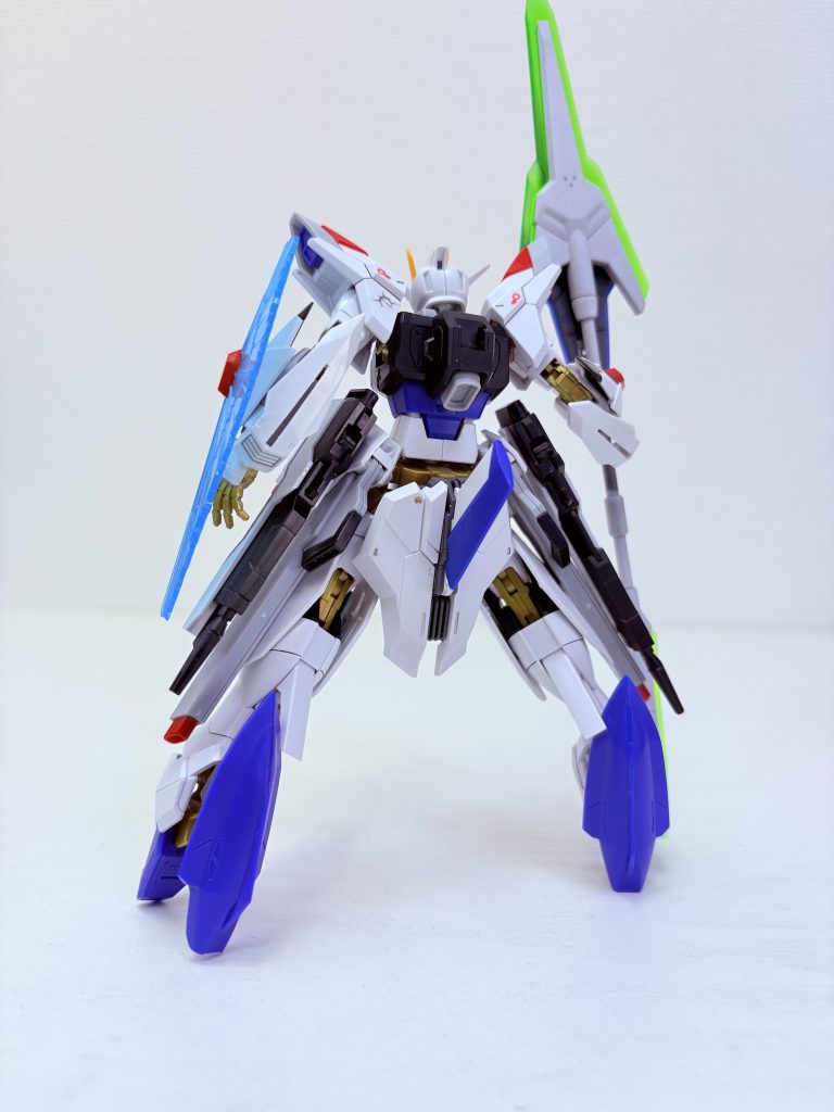 踵はエクリプスガンダムのものをそのまま。腰はエクリプスガンダムを正面含め使いました!細かいディテールが何もしなくてもかっこよいのが嬉しい。ほんとに手軽改造です。