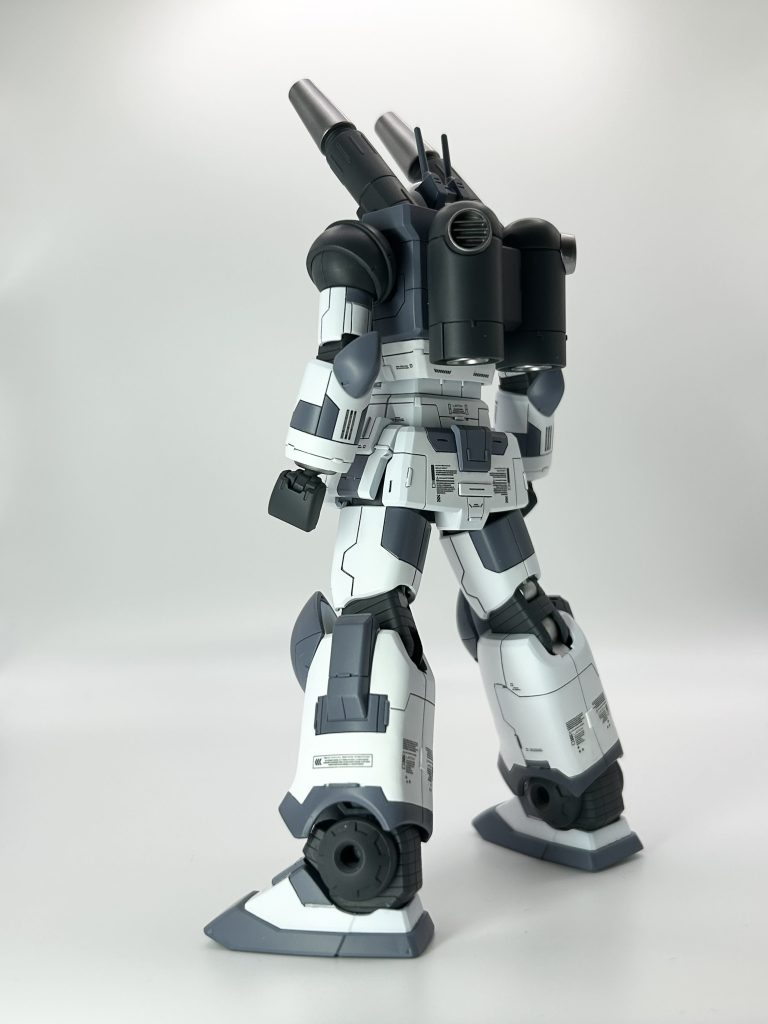 主な改修箇所首の根を後ろにさげ、首の軸を削り顎をひけるようにしました。胴の延長、脛の延長、股関節の幅増し、ハンドパーツと足を換装し、自分好みのスタイルに。