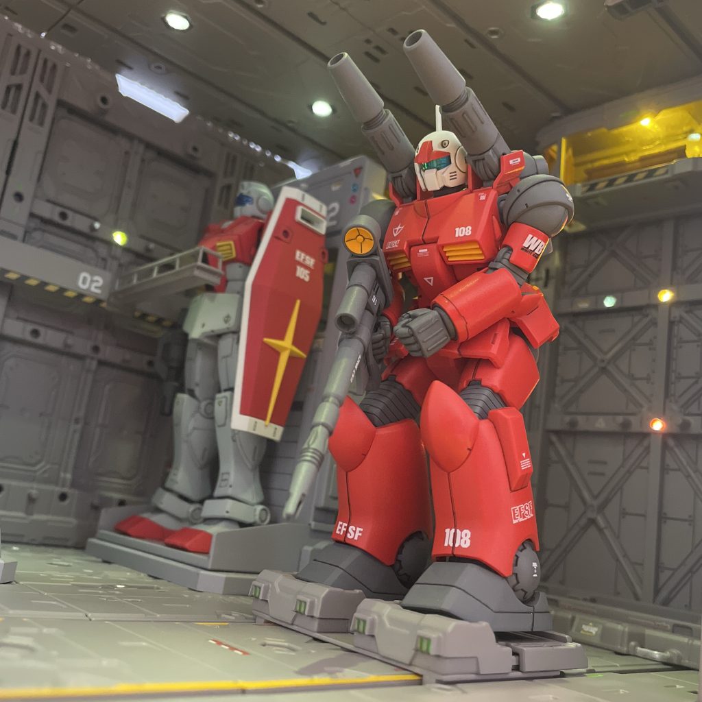 オプションパーツでカタパルトが発売されたのを知って、真っ先にガンキャノンにこのポーズを取らせたくなりました。残念な点としてもう少し低い姿勢が取れると良かったのですが…