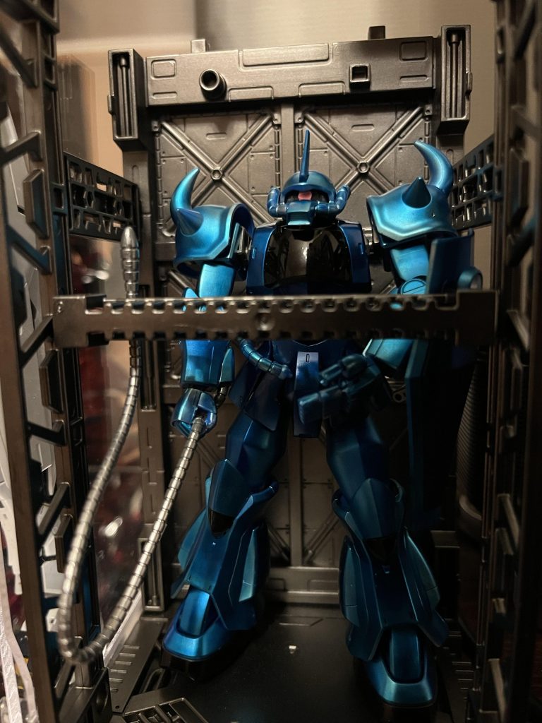 HGUC　1/144 グフ　メッキ風塗装–4枚目/制作者：うーちゃん