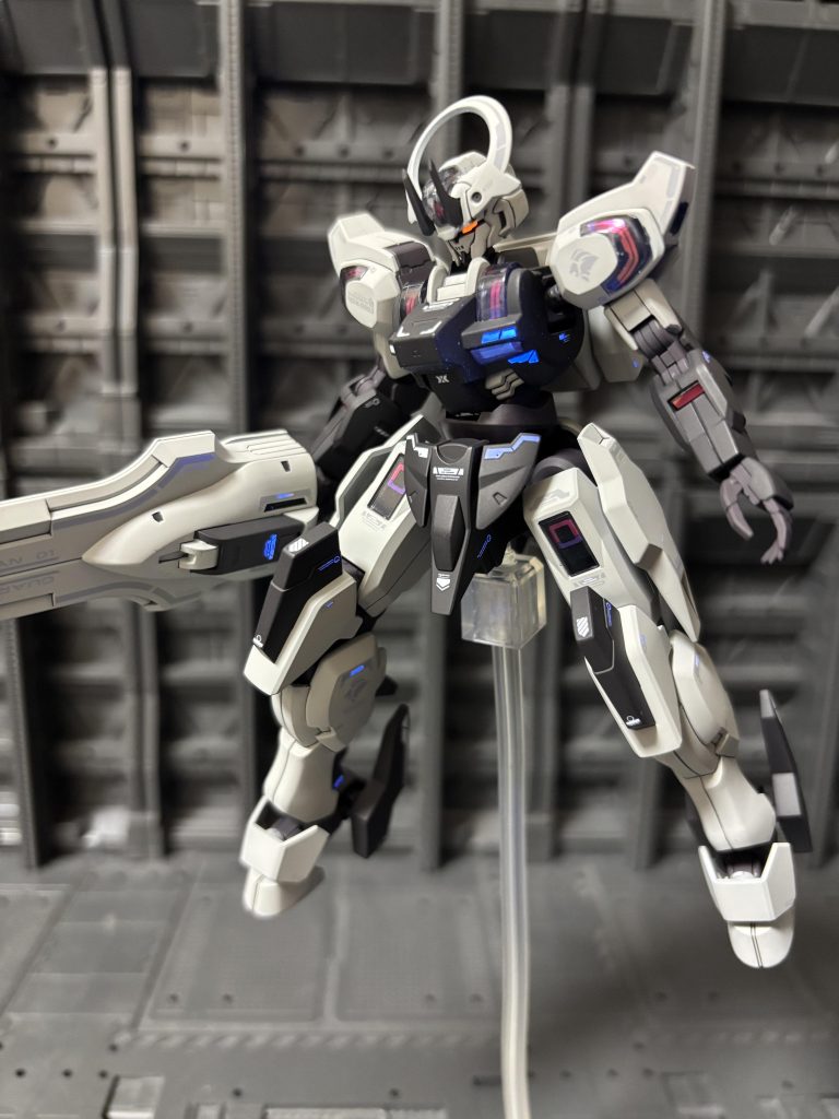 蛍光塗料でツインアイは光ります!いつものやつですが😅