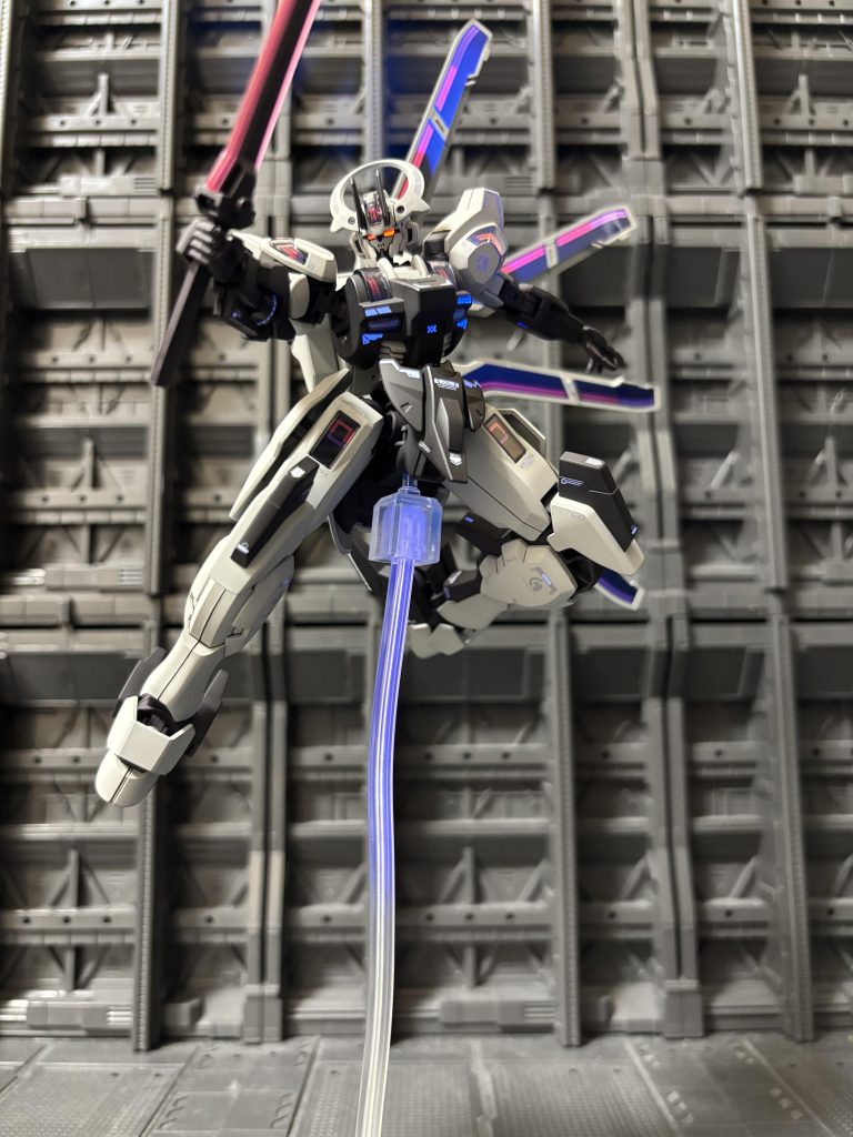 ちょっとポーズを変えてみましたが、特徴的なデザインながら中々にかっこいい^_^最後までご覧いただきありがとうございました😊