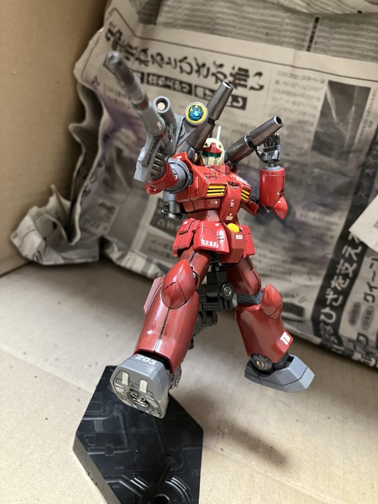 ビームライフルのサイト?の黄色も今回初めてレジンを使ってレンズ風に仕上げました。その他上腕や足首、バックパックにディテールアップをこれも初めて施しました