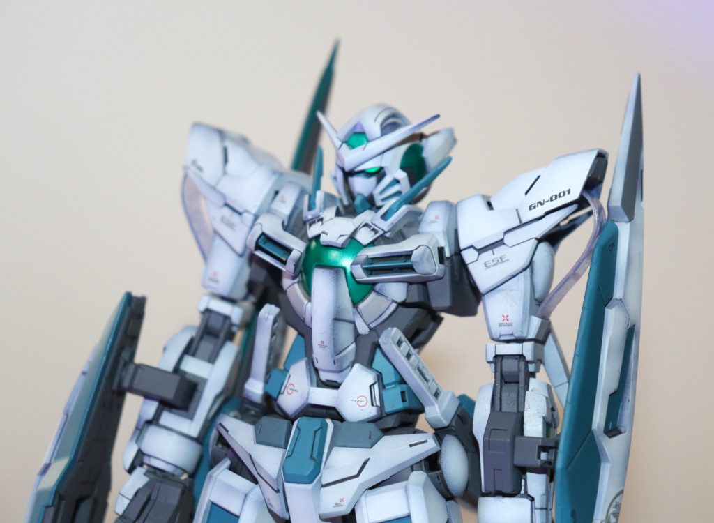 目は蛍光グリーンを使いひからせることができます。