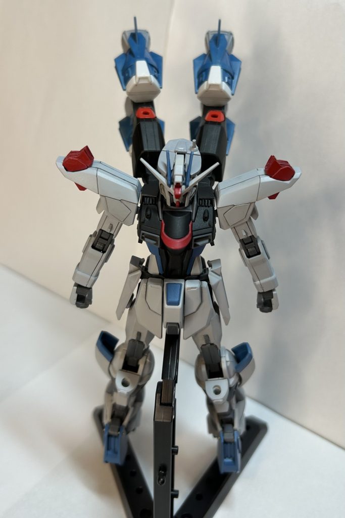 ・俯瞰視点から②バックパックのウイングなどフリーダムの良さを無くしていそうで寂しいですが、オリジナル機体として完成させています。