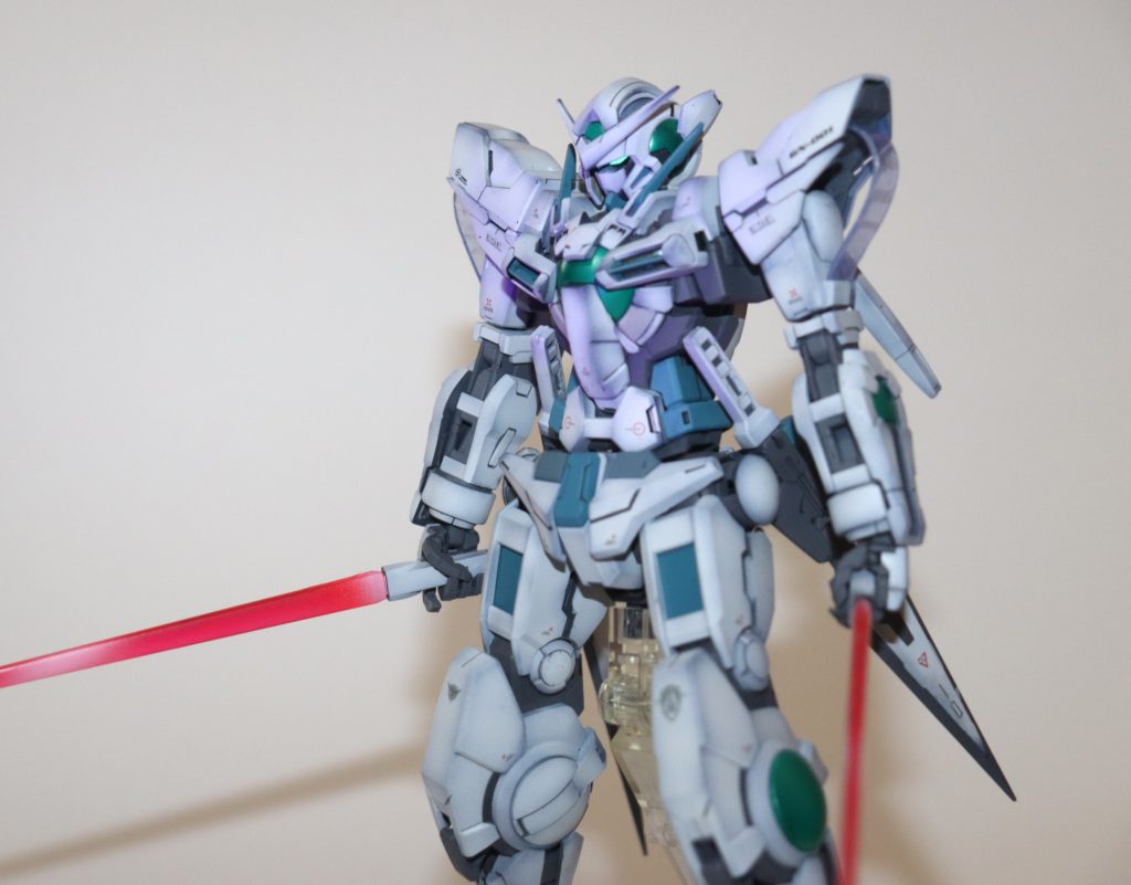 サーベルを持って。