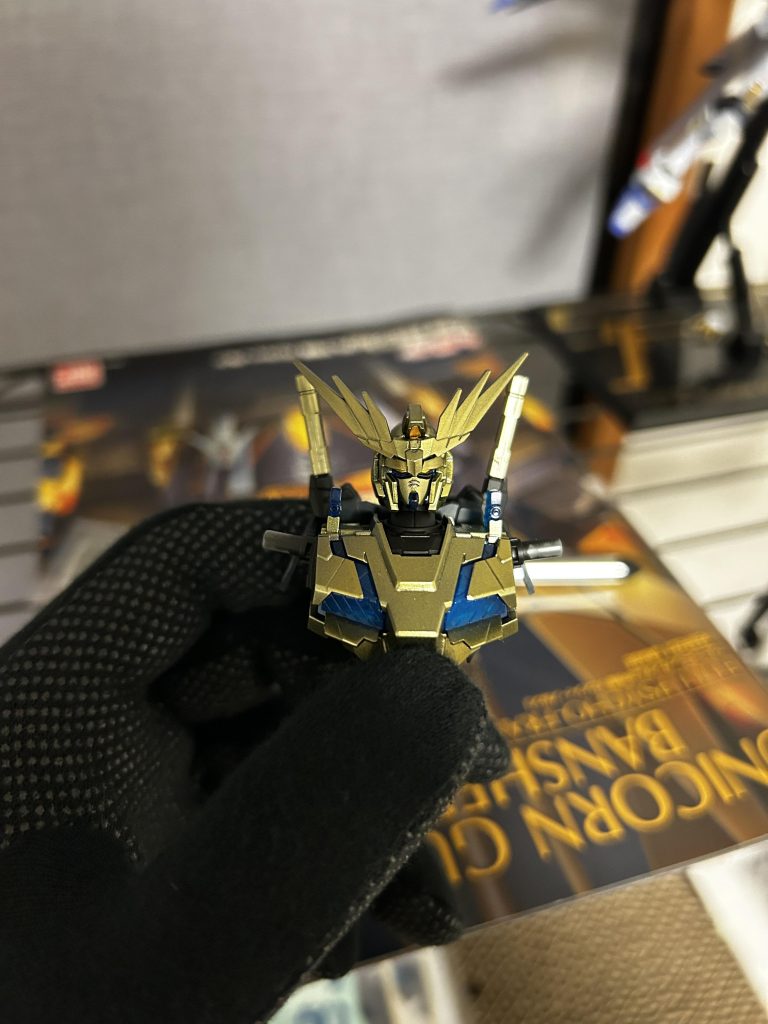 塗装途中サイコフレームは成形色のままです。