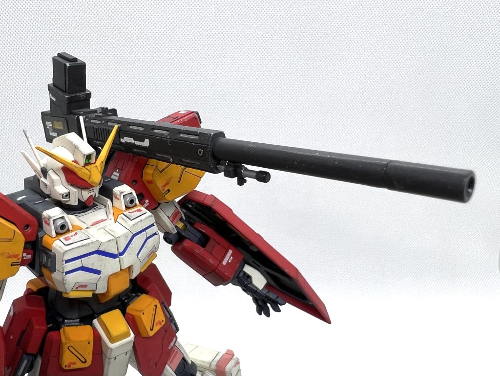 長距離武器も欲しいなぁ...というシンプルな欲望から産まれたシンプルな武器オリジンキットの対艦ライフル?がベースですが...バレルガードの部分以外切り落として色々いじくりました。