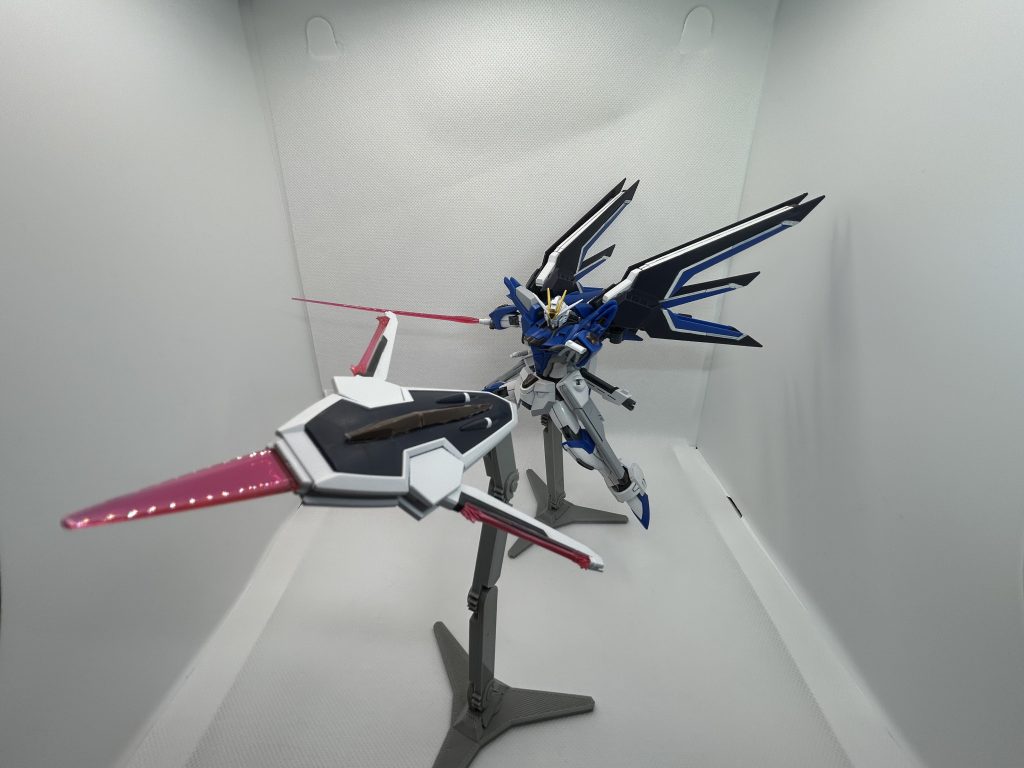 シールドブーメラン(Shield Boomerang)シールドの中心部分は塗装剥がれない様に、テープ貼っています。(I taped the central part of the shield to prevent paint chipping.)