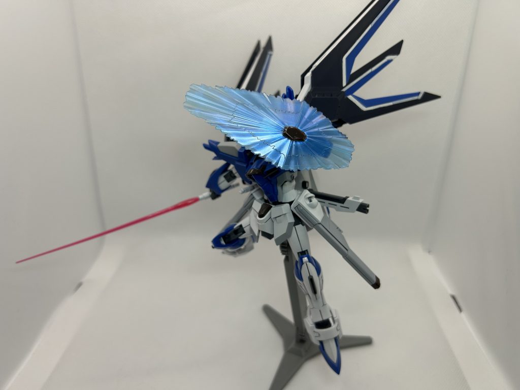 ビームシールド(Beam Shield)シールドと同じく発生装置にテープ貼っています。(Same thing I did with the Shield, I taped the beam shield emitter parts to prevent paint chipping off.)