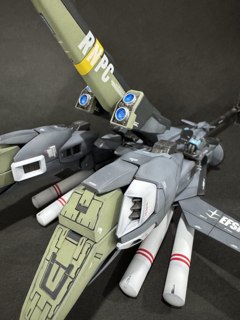 リアビュー。実にウェイブライダーありきで作成していまして、ミッドナイトブルー、ライトグリーン、ホワイトが散らからずになるべく近い場所に集まってくれて良かったです。