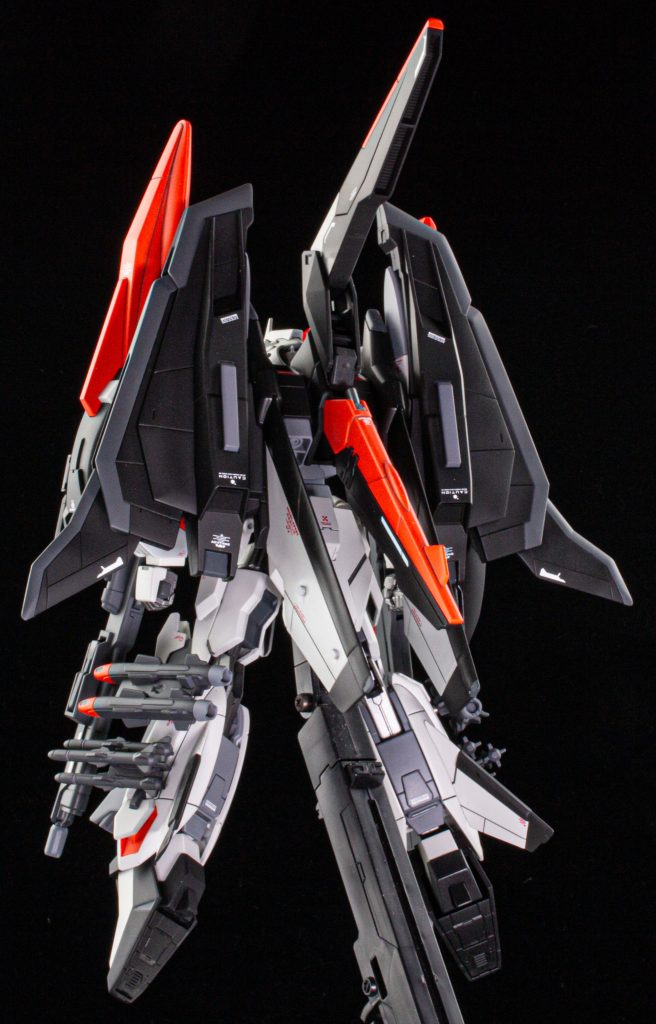 誘導弾:脚装備。マグネットをパーツの裏側に接着剤固定し、脚にも装備できるように改修しています。