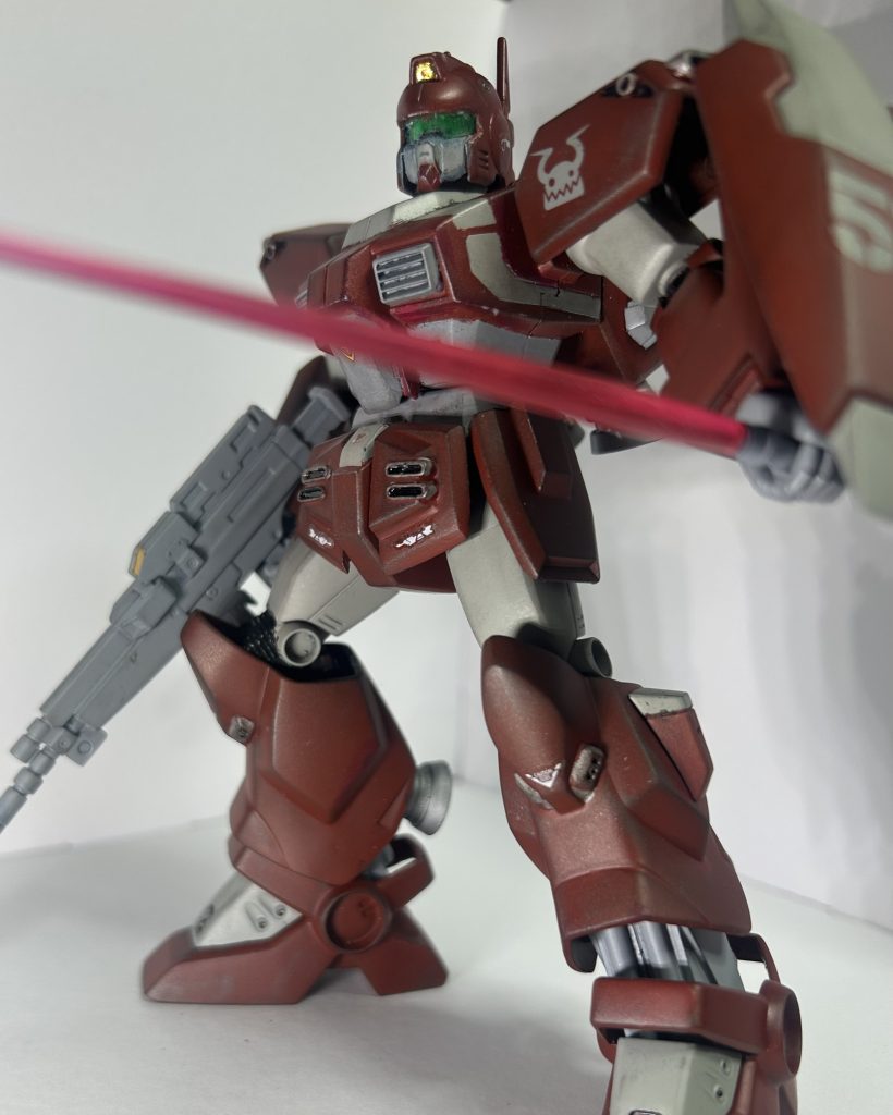 一応ビームサーベルを装備しているらしいので144のキットから流用です。にしても何処に仕込んでいるんだ…。ジーキャノン表記が正しいのか、Gキャノン表記が正しいのか……どちらかは分からない……。元キットの方の表記はジーキャノン、マグナの方はGキャノンマグナ……。いや、そこに突っかかる人いないかもだけど、なんか妙に気になったのです。