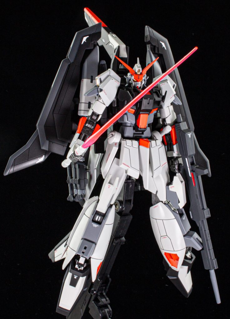 ビームサーベル装備。ビームサーベルはホワイトと蛍光ピンクでグラデーショナルに塗装しています。