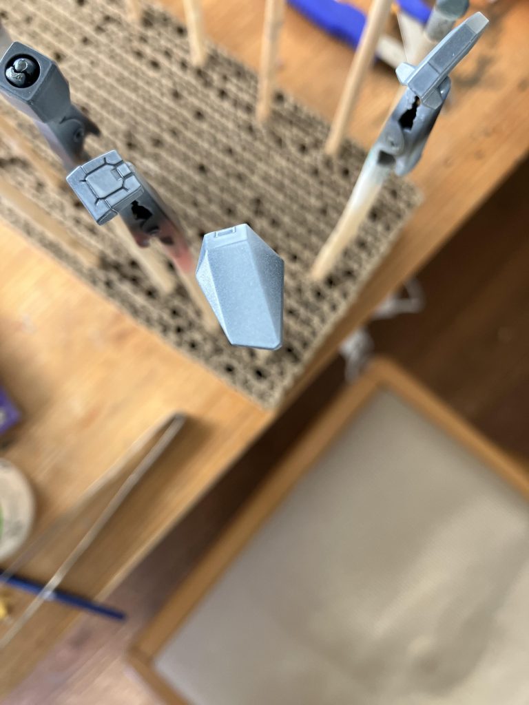 また、今回は白色に塗装するついでにグラデーション塗装にも初挑戦しました。