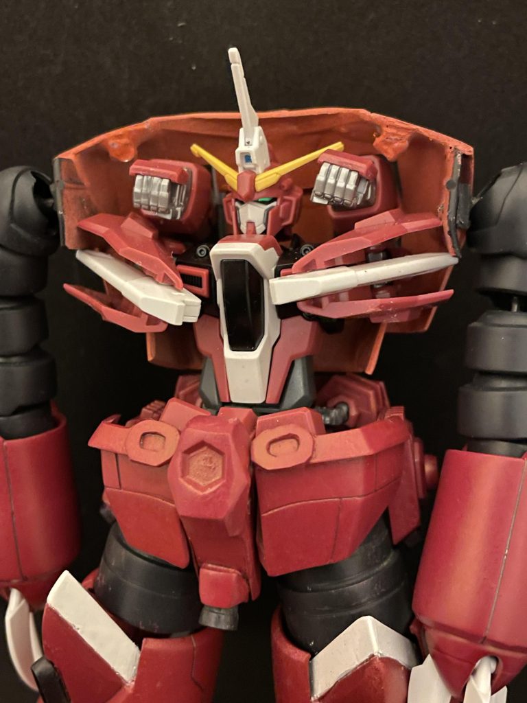 前胴体を外す。ネオジム磁石でパカっと。中のジャスティスはこんな感じw