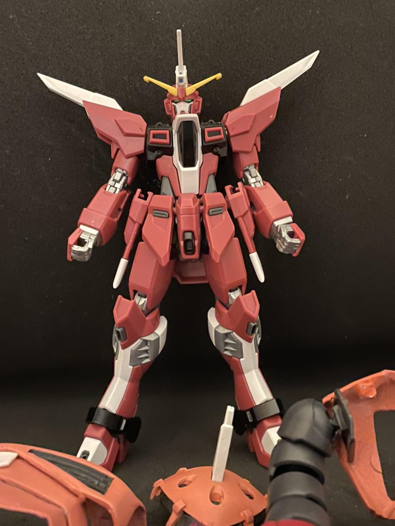 ジャスティス弍式が本来の姿に。ズゴック装着時に足を少しでも長く見せるため、腿の接続部をランナータグで延長してます。さすがに武器の格納が叶わなかったのは悔やまれますが、公式がやらないなら俺がやる!と意気込んで始めたことが、本物の発売日前の公開に間に合ってよかったです!(๑˃̵ᴗ˂̵)bここまでご覧くださりありがとうございました。よかったら評価やコメント頂けますと励みになります!