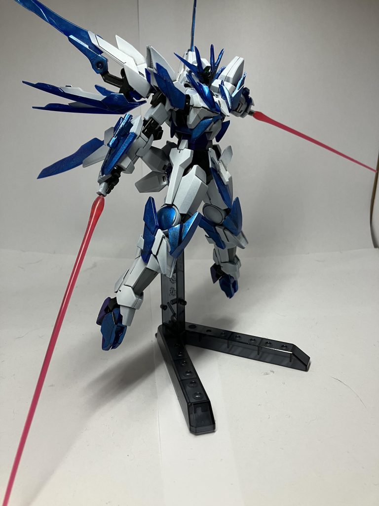 バックパックにもビームサーベルのグリップが二つ付いています。