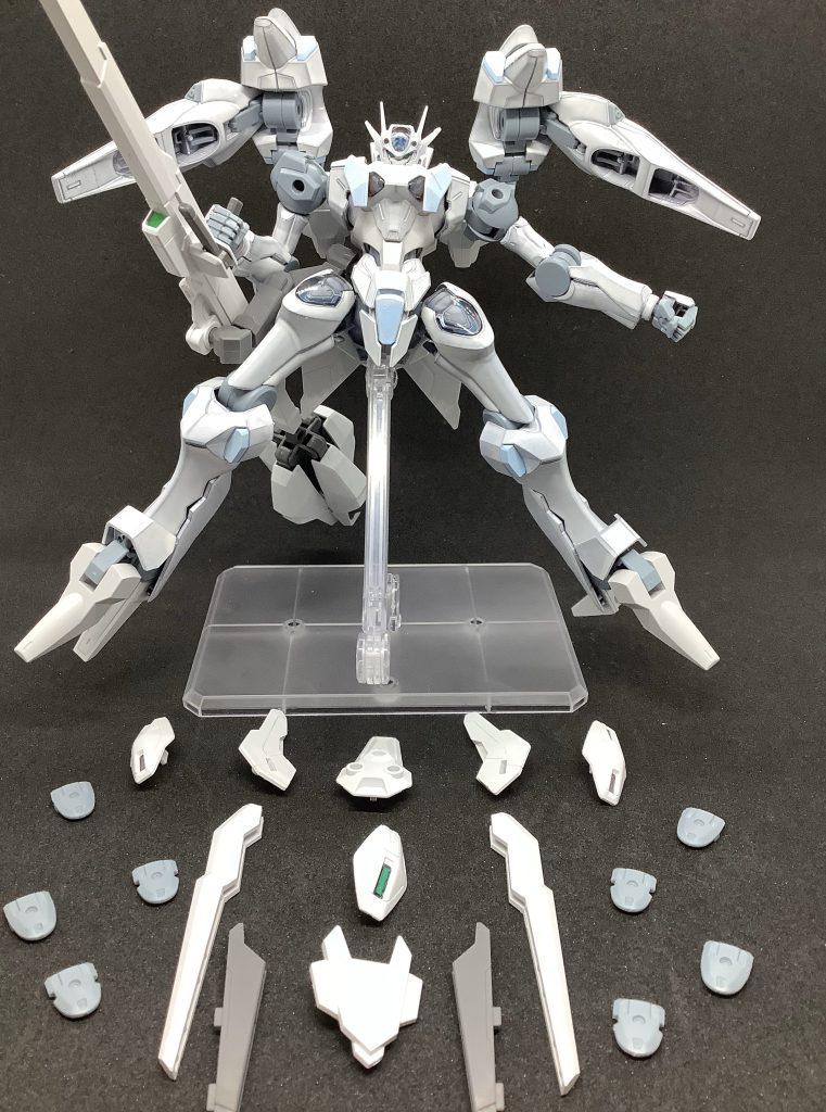 GUNDビット(エスカッシャン/コラキ)キャリバーン(エアリアル)から受け継いだ11基と、ファラクトから引き継いだ8基のGUNDビット。普段はビットオンフォームとして全身に装備している。