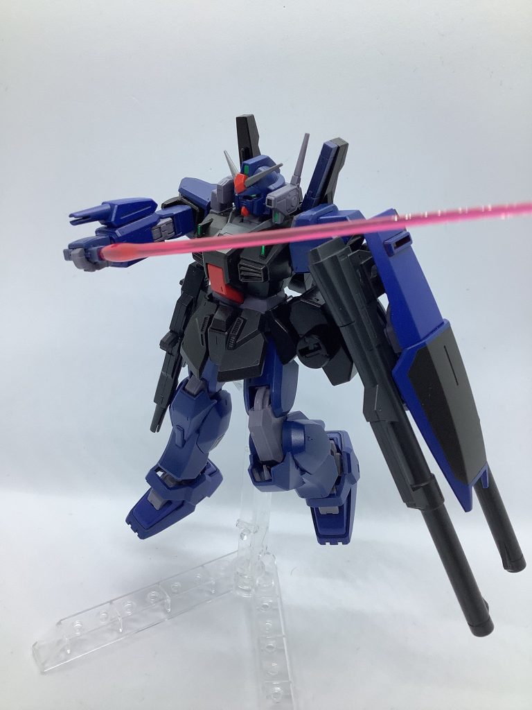 腕部ビームガン右前腕部に装備されているビーム砲。試製ビームマグナムの発射ラグを埋めるための武装。