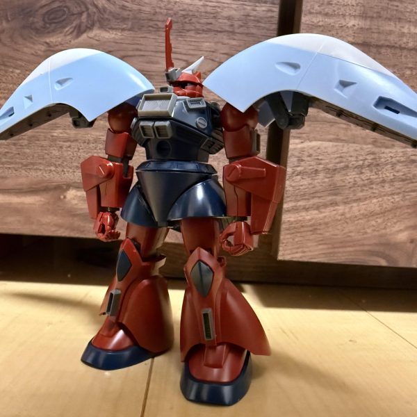 リゲルグの派生機というか後継機を開発中です！肩のジョイントにアビスガンダムのウェポンユニットをリゲルグのショルダーアーマー風に配置してみました。オリジナルのリゲルグのショルダーアーマーはスラスターでしたが、本機はビーム兵装なんで差別化出来ていると思います！前回の投稿見ていただければわかると思いますが、なかなか迷走しています笑ゲルググウェルテクス路線で行くべきか、リゲルグの路線で行くべきか迷っています、、笑イメージはムーンガンダムに出てきそうなネオジオンの重MSです！(過去の作品を見て貰えばわかりますが重MSが好きなんです笑)（3枚目）