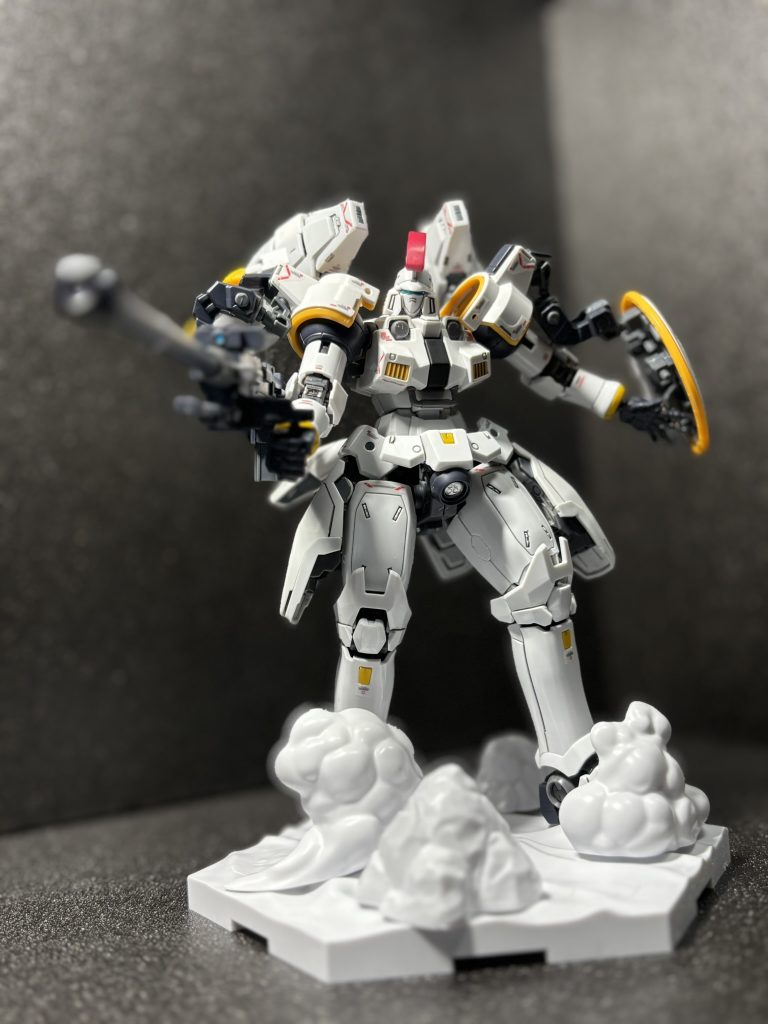 以前、エンドレスワルツ版MGトールギスを作った事が有りますが、RGのギミックはMG版より優れているように思います。バーニアユニットの開閉機構は左右の開閉のみではなく下部が上下に開閉しますし、ドーバーガンのグリップ部分も横にせり出してあまり無理せず握りやすいようになってます。1/144スケールでこれだけギミックを入れ込むも凄いですね～ヾ(*´∀｀*)ﾉRGでは難しい話かもしれませんが組みあがった時にもう少し頑丈に仕上がってくれると嬉しいですね(zaku-kao4)今回もご覧いただき有難うございます！塗装環境が今週末には復活しそうなので次回はクシャを公開できたらと考えております。(zaku-kao8)