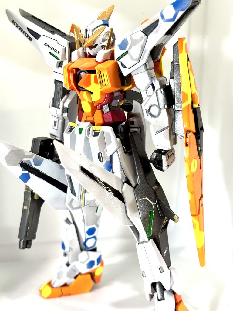 右足から斜めに迷彩を入れていこうと思ってやったのですが、上手くいきませんでした！侵食していく感じを表現したかったのですが…