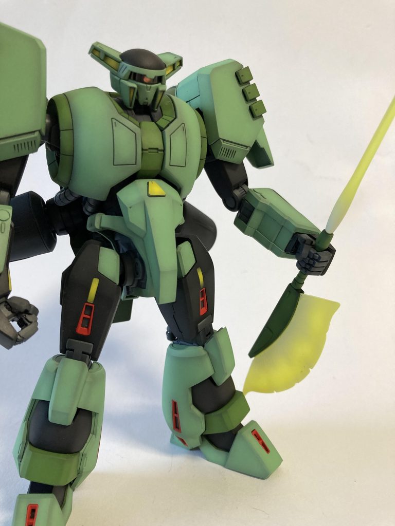 余談ですが、シロッコが作ったMSは昆虫をコンセプトにしているイメージがあります。『森のクマさん』が定着していますが自分の印象としてはジ・0→カブトムシパラスアテネ→カマキリボリノーク→クワガタ(クローは何となく名残りなのかも)メッサーラ→ハチガブスレイ→セミハンブラビ→エイ(なんでやねん!)