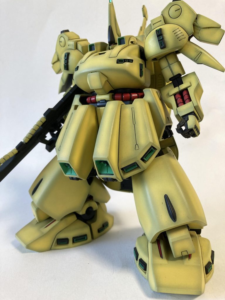 掌は市販のパーツを使用(可動指です)