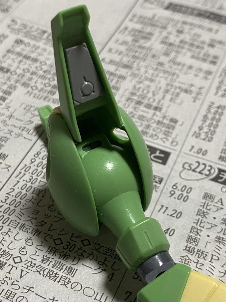 肩にはセイラマスオ先生デザインのディテールプレートを貼りディテールアップしました。