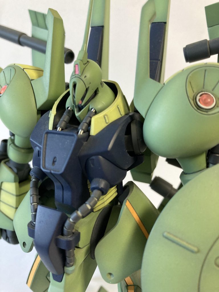 画像だとわかりにくいですが、モノアイ内部構造を作成し、透明カバーを自作しています