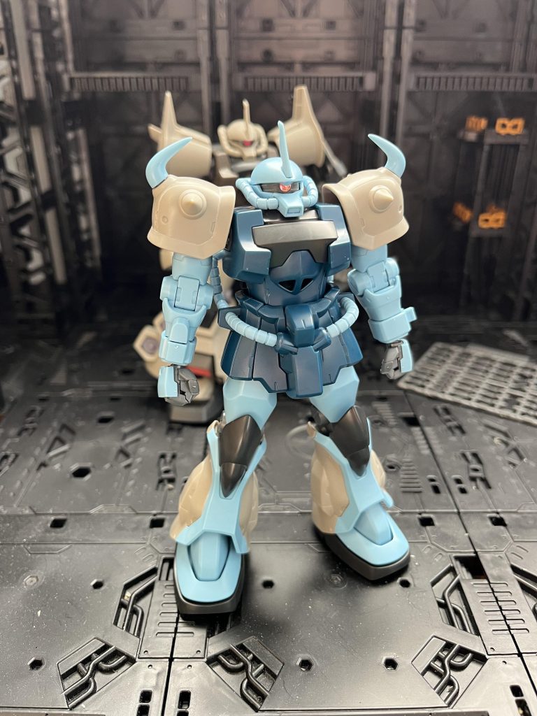 色々失敗して、グフフライトタイプの余剰パーツを使ってます。