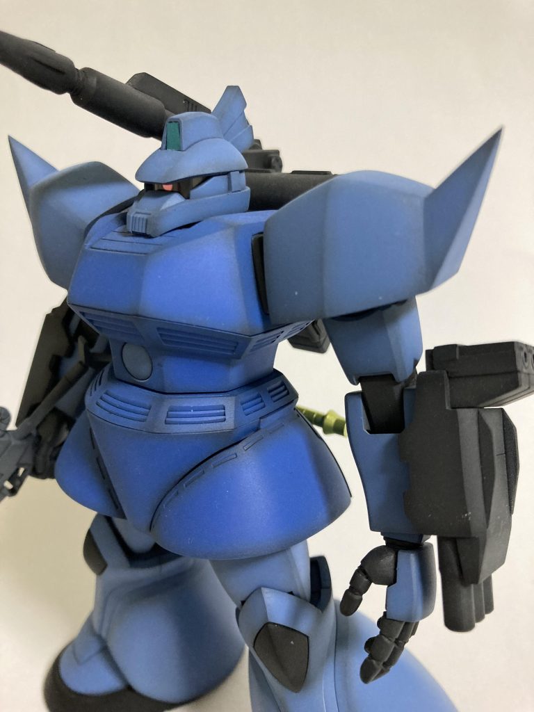 ゲルググキャノンの顔はカッコいいですね。ノーマルの豚鼻は…