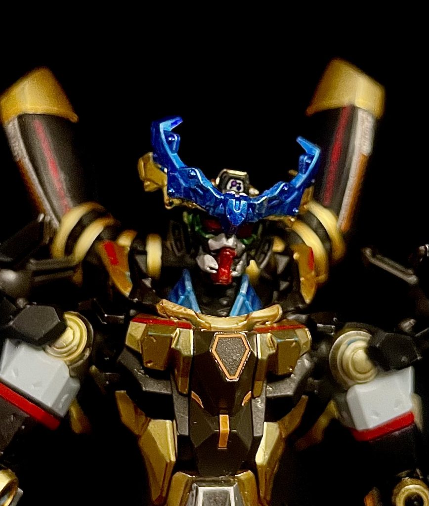 バストアップ。角も贅沢に2枚重ねてます。