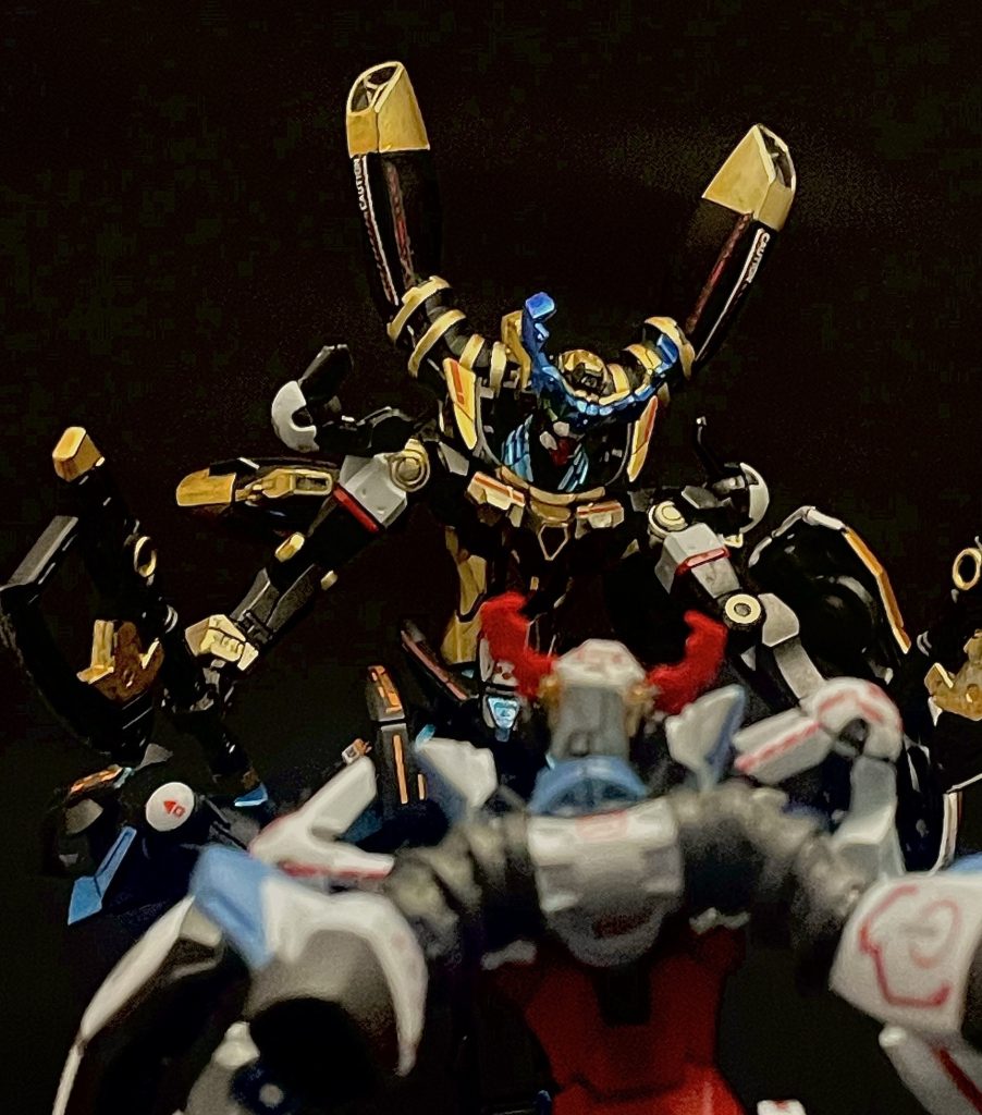 GQ IX(クイックス)はジークアクスのお兄さんでもあり12番目のジオンガンダムなので弟と言う訳の判らない立ち位置の機体です。(ジークアクスは、9番目のガンダムだと言う説もありますからね。)最後まで付き合っていただきありがとうございました。