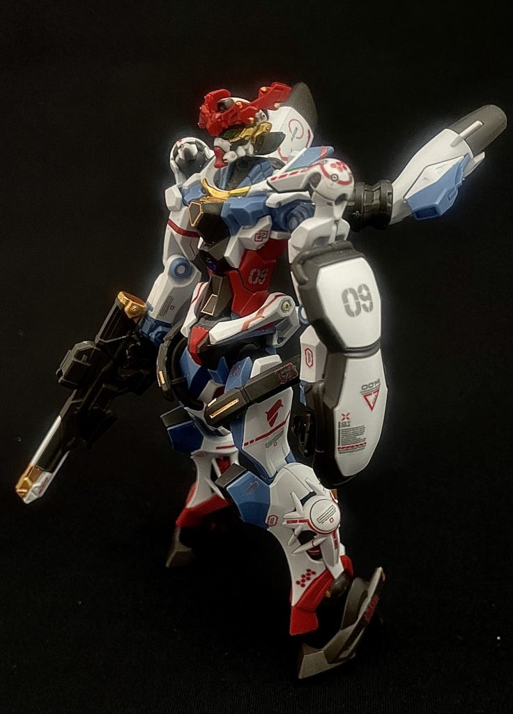 ユニコーン同様、顔が変形？する事で違った印象を与えるデザイン。昭和生まれの年寄りは魔神バンダーを思い出しました。笑